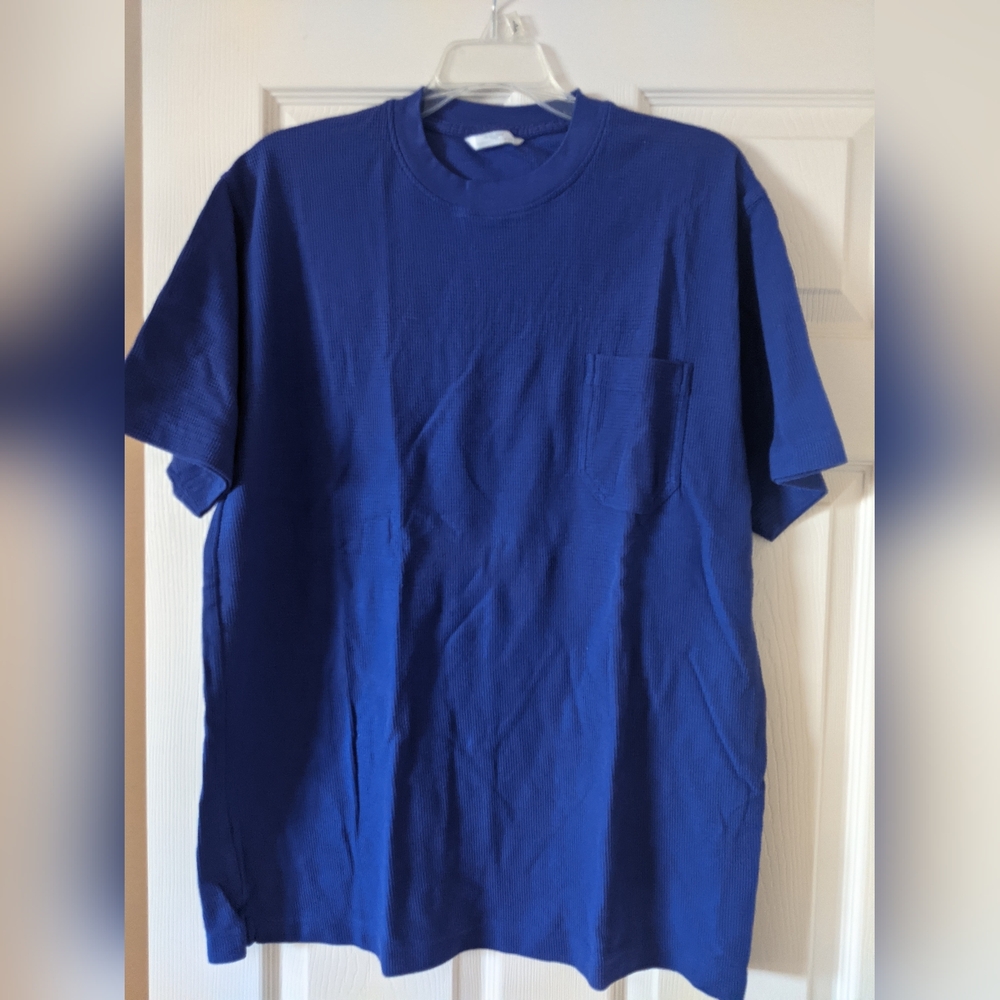 British Marks and Spencer NWOT, mans T-shirt, waffle effect in L, in rich blue